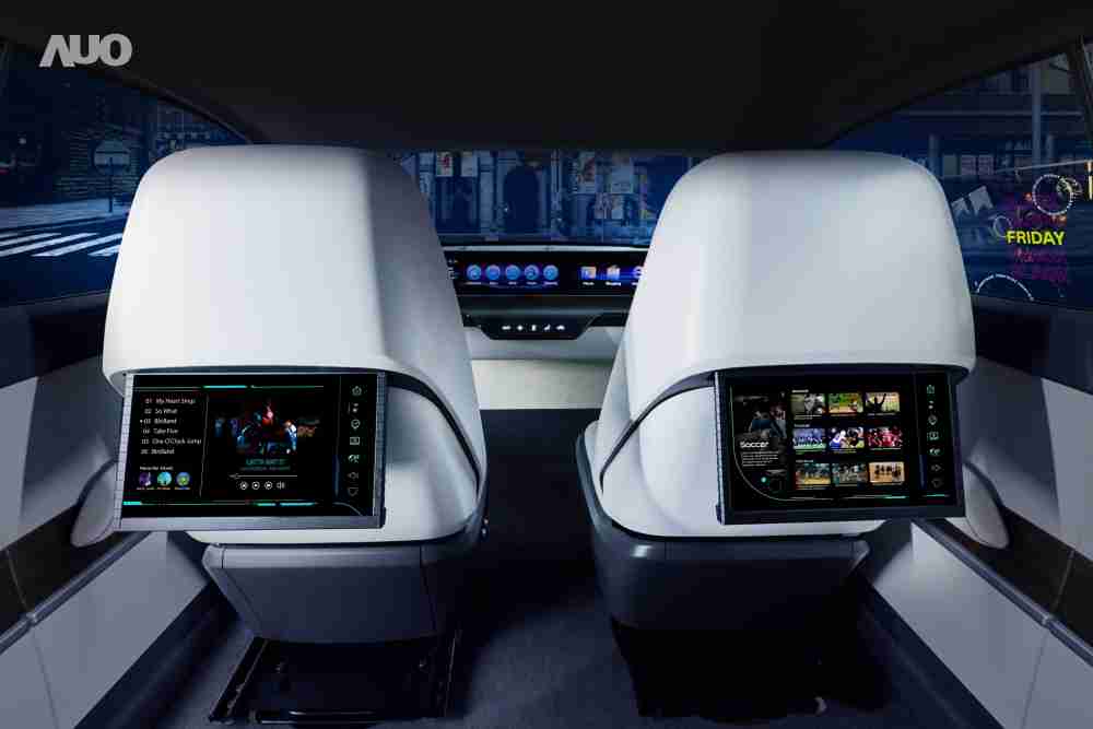 人生就是博新一代Smart Cockpit 2024，，，以Micro LED先进显示技术优势，，，创建〝可卷式后座娱乐显示器〞，，仅在互动时才显示出所需画面及信息，，，，扩充更丰富的娱乐和交互信息服务，，，获国际奖项荣耀