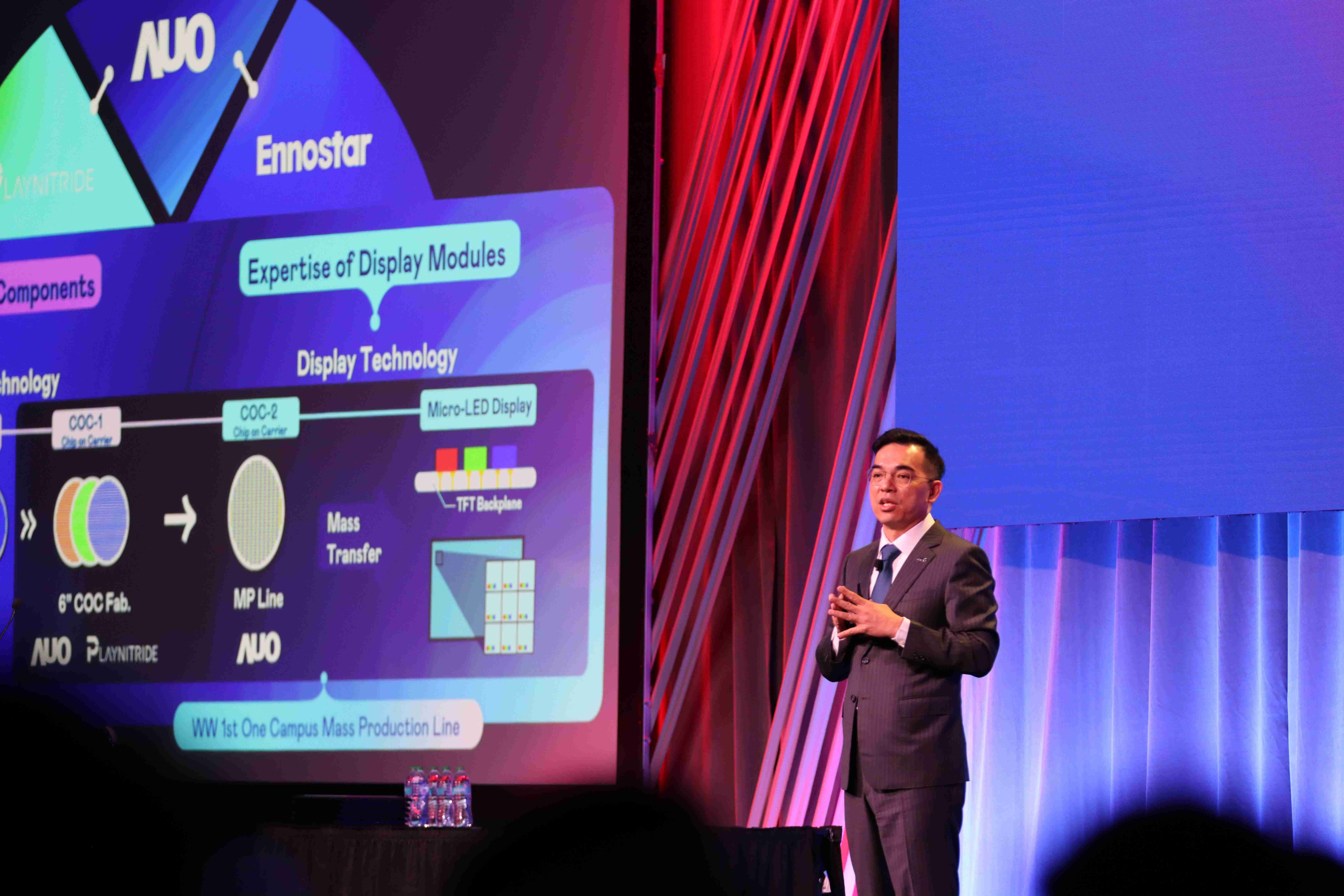 2025 SID显示周登场，，人生就是博光电执行长暨总经理柯富仁博士以〝Redefining Displays: Inspiring New Possibilities〞发表主题演说，，，带领人生就是博以智能显示解决方案先驱，，透过AI赋能，，，，重塑显示的视觉创新体验